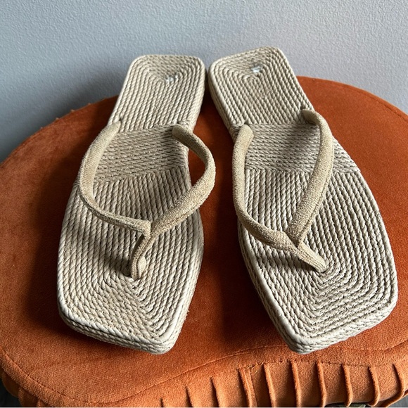 Straw-Look Square Toe Flip Flops | Size 7 | Minimalist Summer Sandals - Picture 3 of 4
